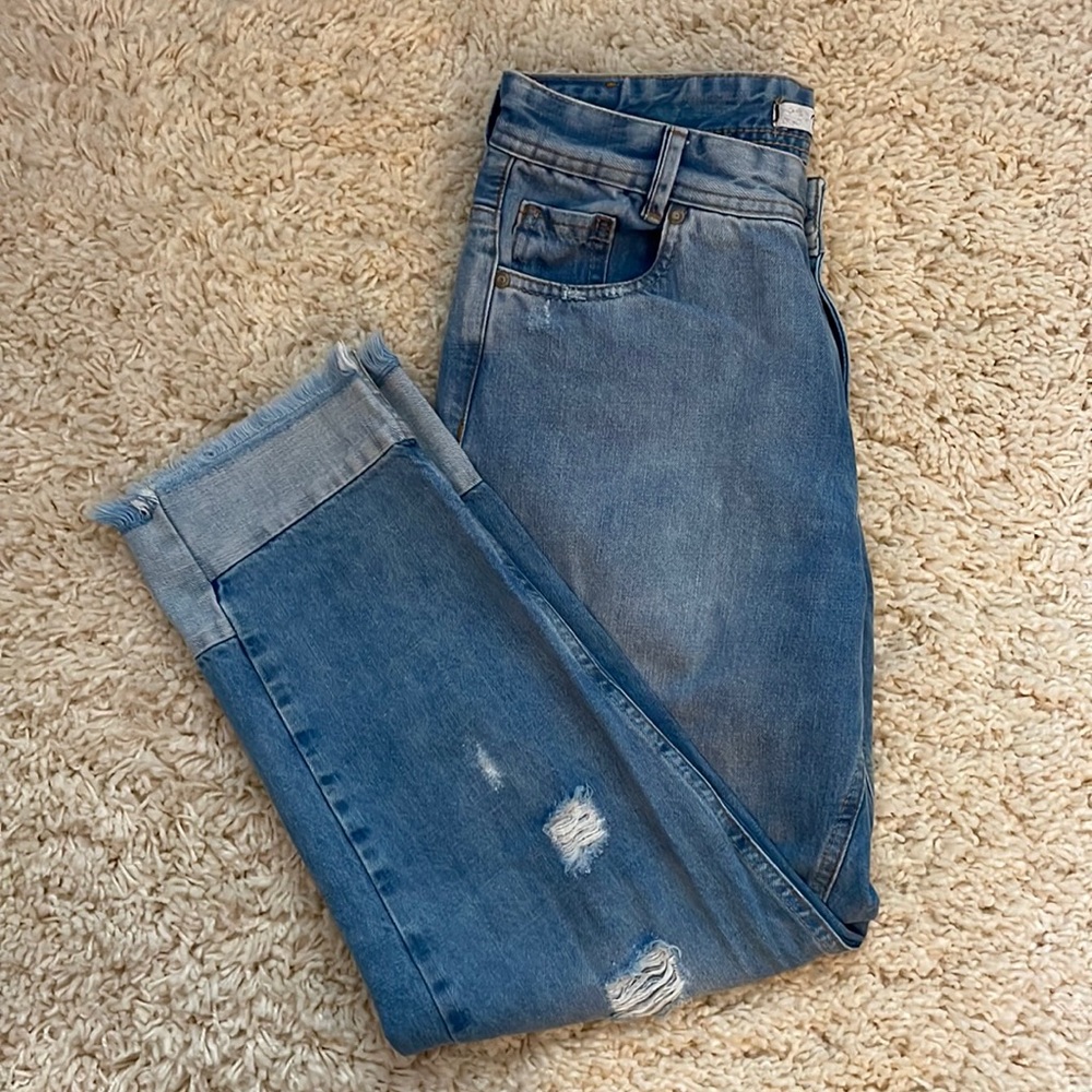 Cropped mom/boyfriend style jeans